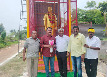 Shri Komati Jayram Garu was invited as the Chief Guest and participated in the programme organized by Shri Movva Praveen, an NRI from Detroit, Michigan, in memory of his late father, Shri Movva Raghava Rao Garu on 13 th Aug 26. Along with Denduluru MLA Shri Chintamaneni Prabhakar and Gudivada MLA Shri Venigalla Ramu, he participated in the distribution of scholarships at Humanjunction ZP High School and also inaugurated a bus shelter sponsored in memory of Shri Movva Raghava Rao Garu.